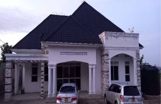 Spacious house seated on a 100ft x 100ft for Sale in Ruti Mbarara at Ugx 400M